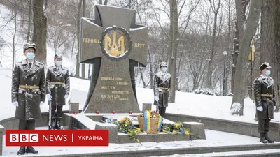 Хмельничани вшановують пам'ять героїв, полеглих у бою під Крутами |  Хмельницька міська рада