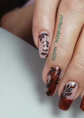 Черный маникюр с рисунком и стразами - 20Nails