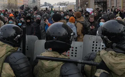 28 уникальных фото и видео с митинга Навального в Пензе 31 января. Митинг  сдулся, но без шоу не обошлось...