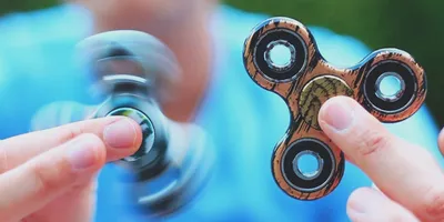 Спиннер Aliexpress Tri Fidget Spinner Toys Luminous ABS EDC Finger ADHD  Focus Toys Figet Spinner Children Gift Hand Spinner Blue Pink Green Red - « Спиннер за миллион, не хотите ли? Угадайте где