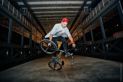 зеленый велосипед Bmx сидит на полу, картинка бмх фон картинки и Фото для  бесплатной загрузки