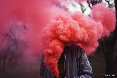 Фотосессия с цветным дымом в заброшенном здании. Дым Smoke Grenade