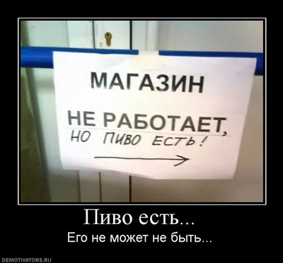 Смешной зрелый человек с бокалами пива на темном фоне. Празднование Дня  Святого Патрика :: Стоковая фотография :: Pixel-Shot Studio