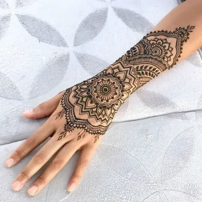 nice Рисунки мехенди на руке (Фото 2018) — Легкие и очаровательные эскизы |  Henna tattoo designs, Henna tattoo hand, Henna tattoo