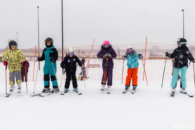 Лыжники и Snowboarders, милые люди Doodle Смешные люди, женщины и ребенок  мультфильма в лыжном курорте Иллюстрация вектора - иллюстрации  насчитывающей женщина, активизма: 154480864