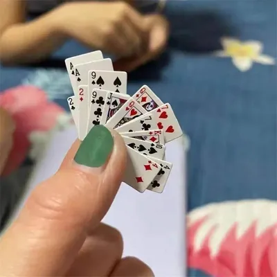 Intriguing Feline Poker: Unveiling the Playful Side of Cats в 2023 г |  Котята, Кошки, Сотовый телефон обои