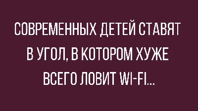 2 смешных женщины в родных костюмах и парики изолированные на белизне  Стоковое Фото - изображение насчитывающей изолировано, платье: 66879654